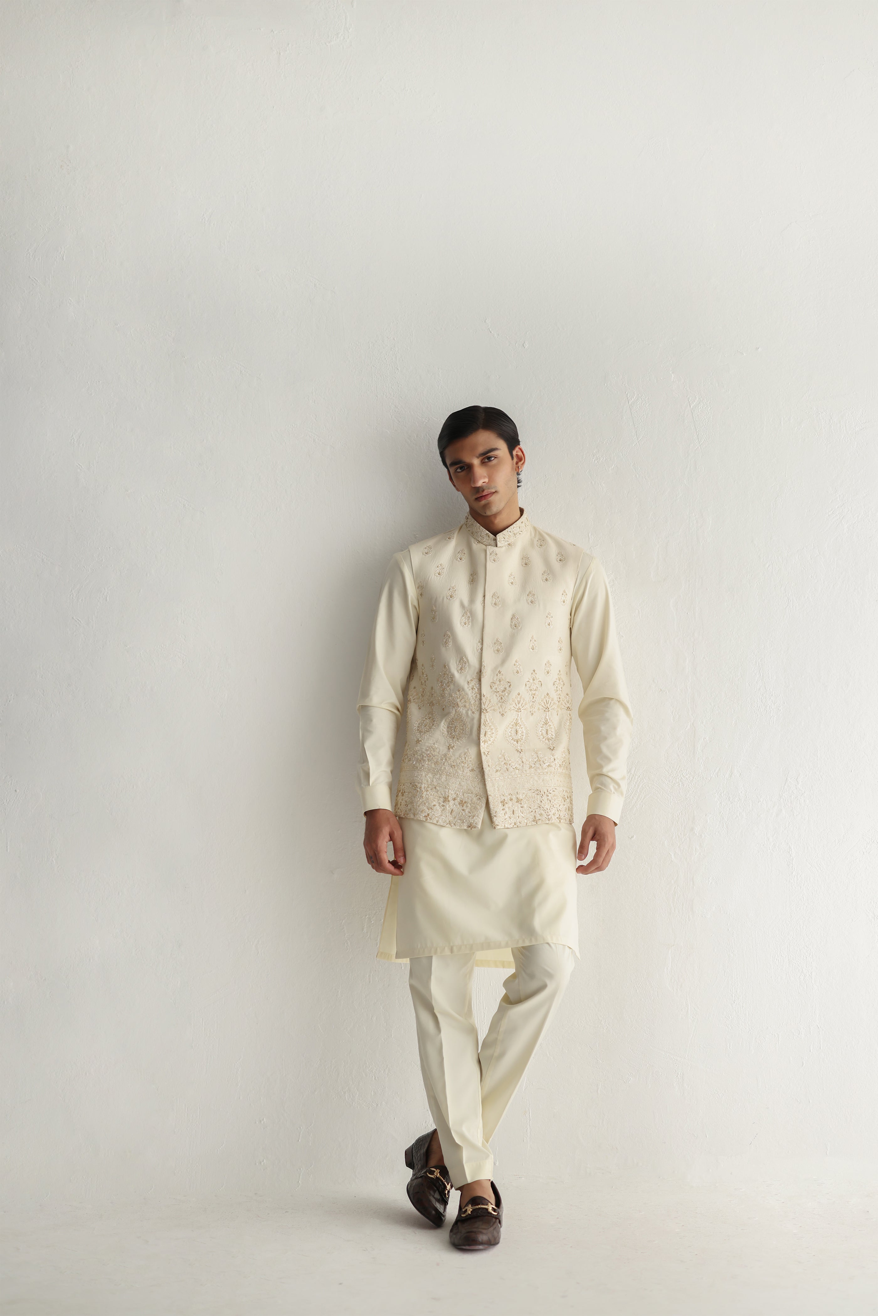 IVORY DAMAN WAIST COAT Humayunalamgir