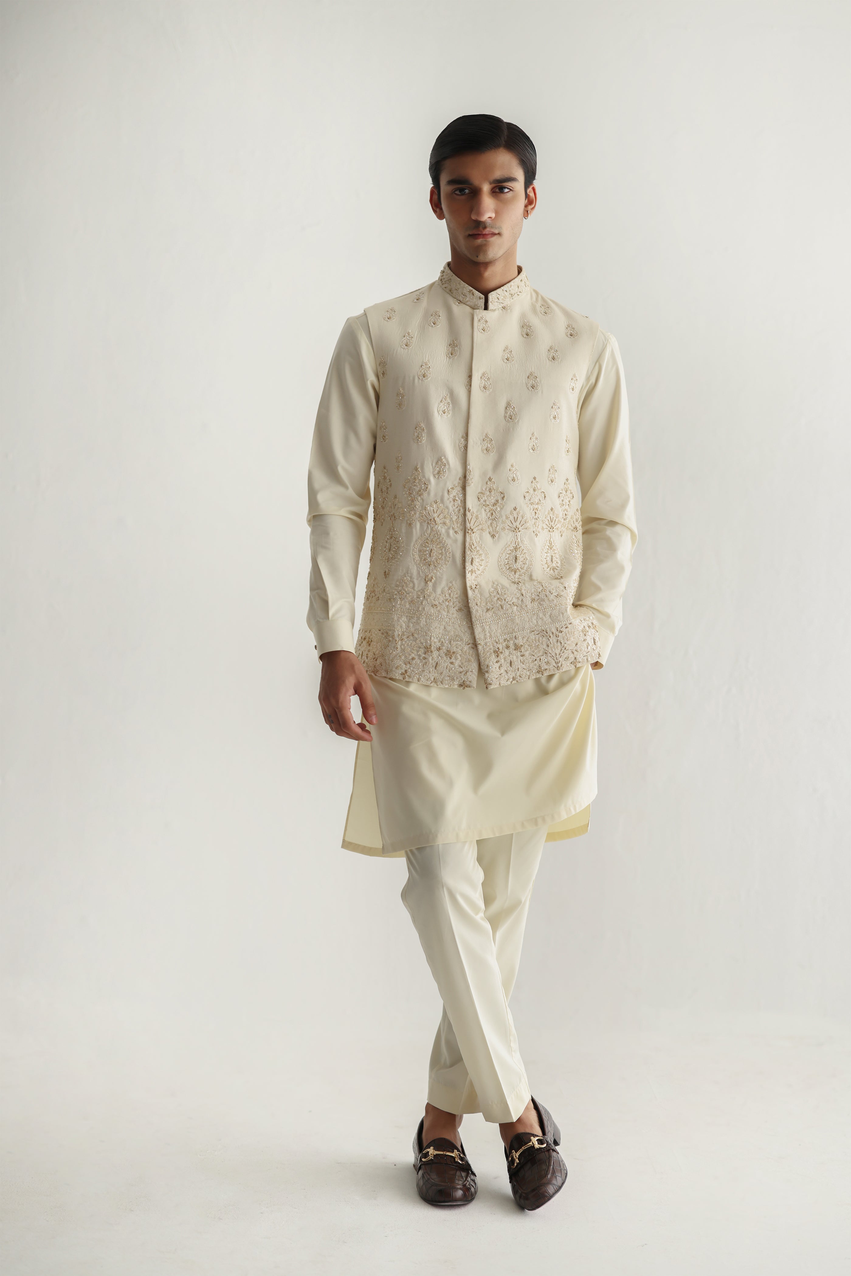 IVORY DAMAN WAIST COAT Humayunalamgir
