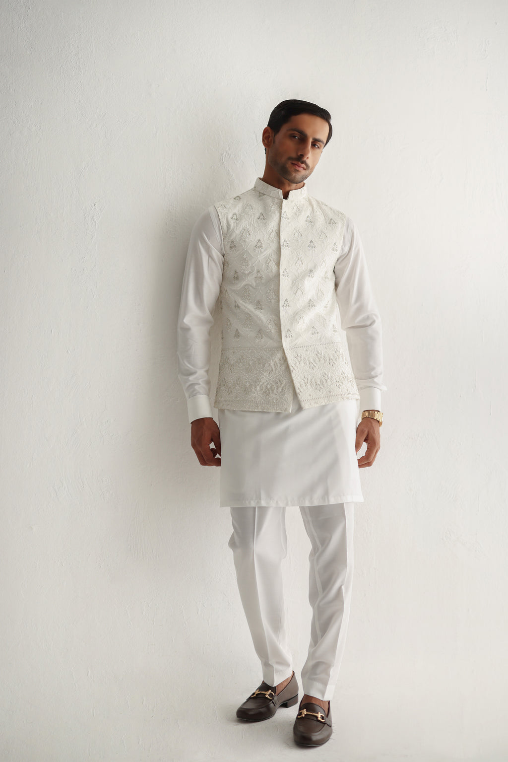 WHITE EMBOSSED DAMAN WAIST COAT Humayunalamgir