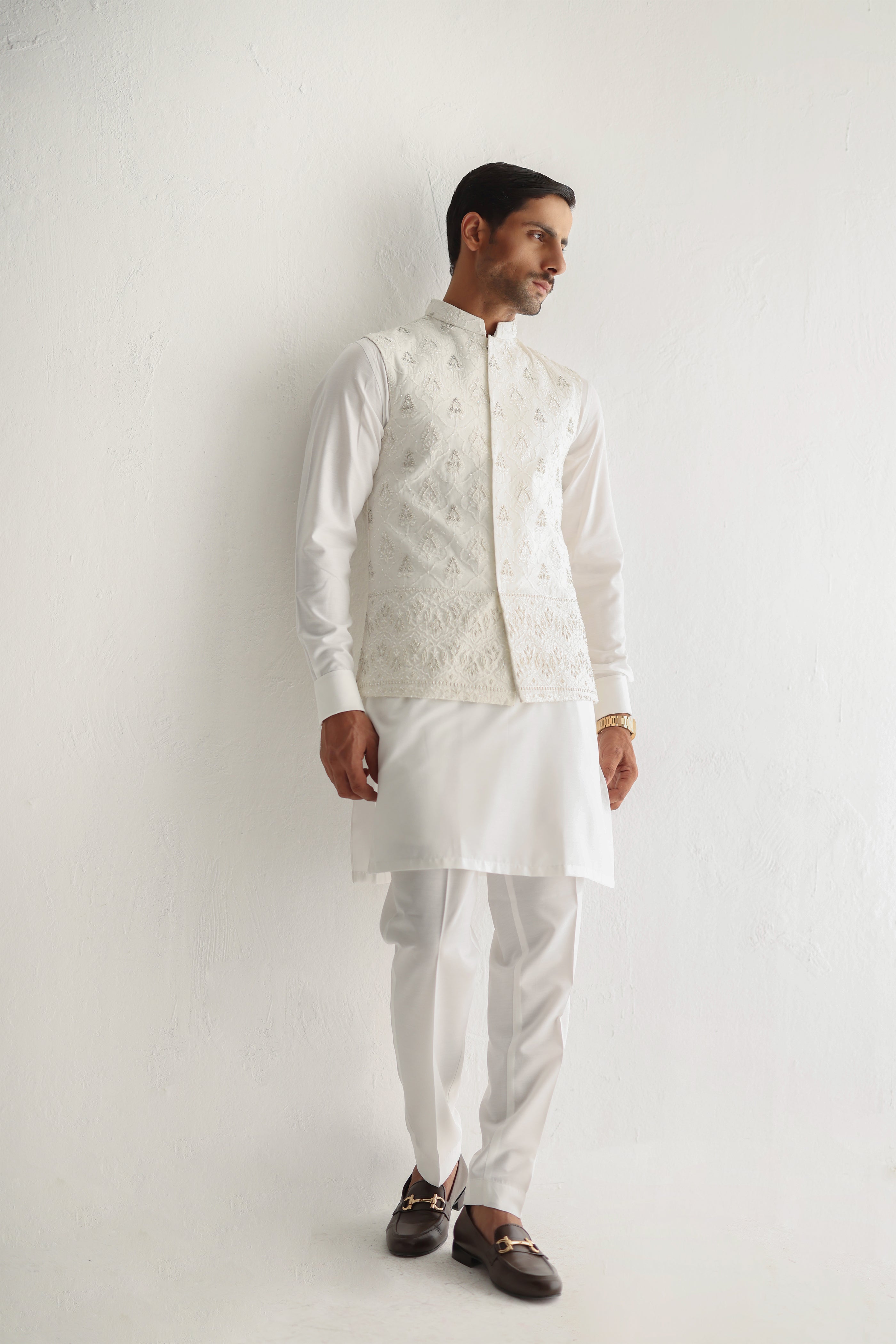 WHITE EMBOSSED DAMAN WAIST COAT Humayunalamgir