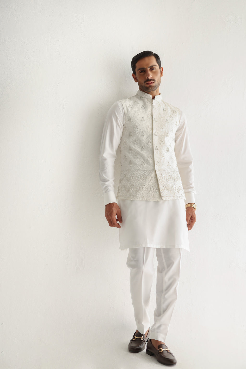 WHITE EMBOSSED DAMAN WAIST COAT Humayunalamgir