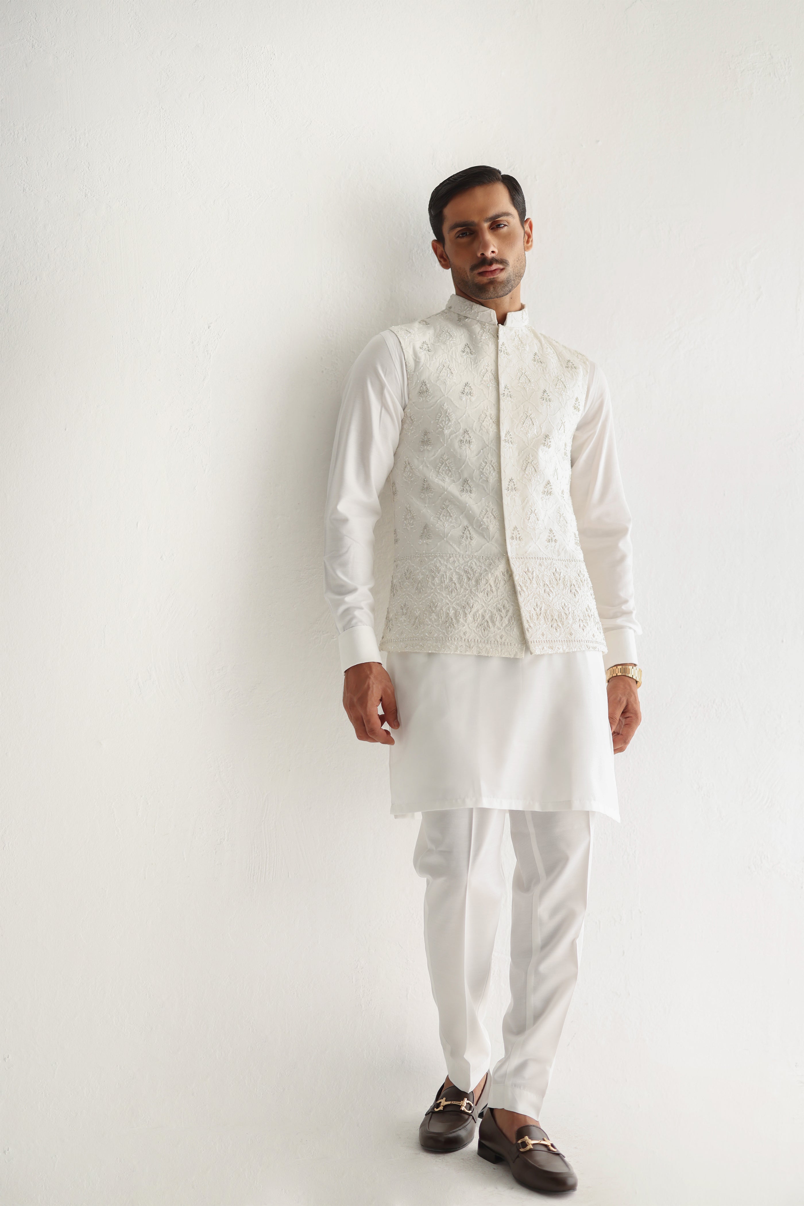 WHITE EMBOSSED DAMAN WAIST COAT Humayunalamgir