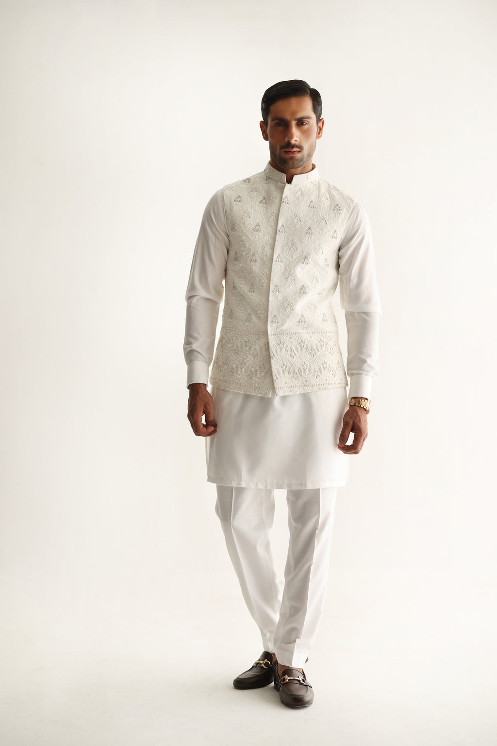 WHITE EMBOSSED DAMAN WAIST COAT Humayunalamgir