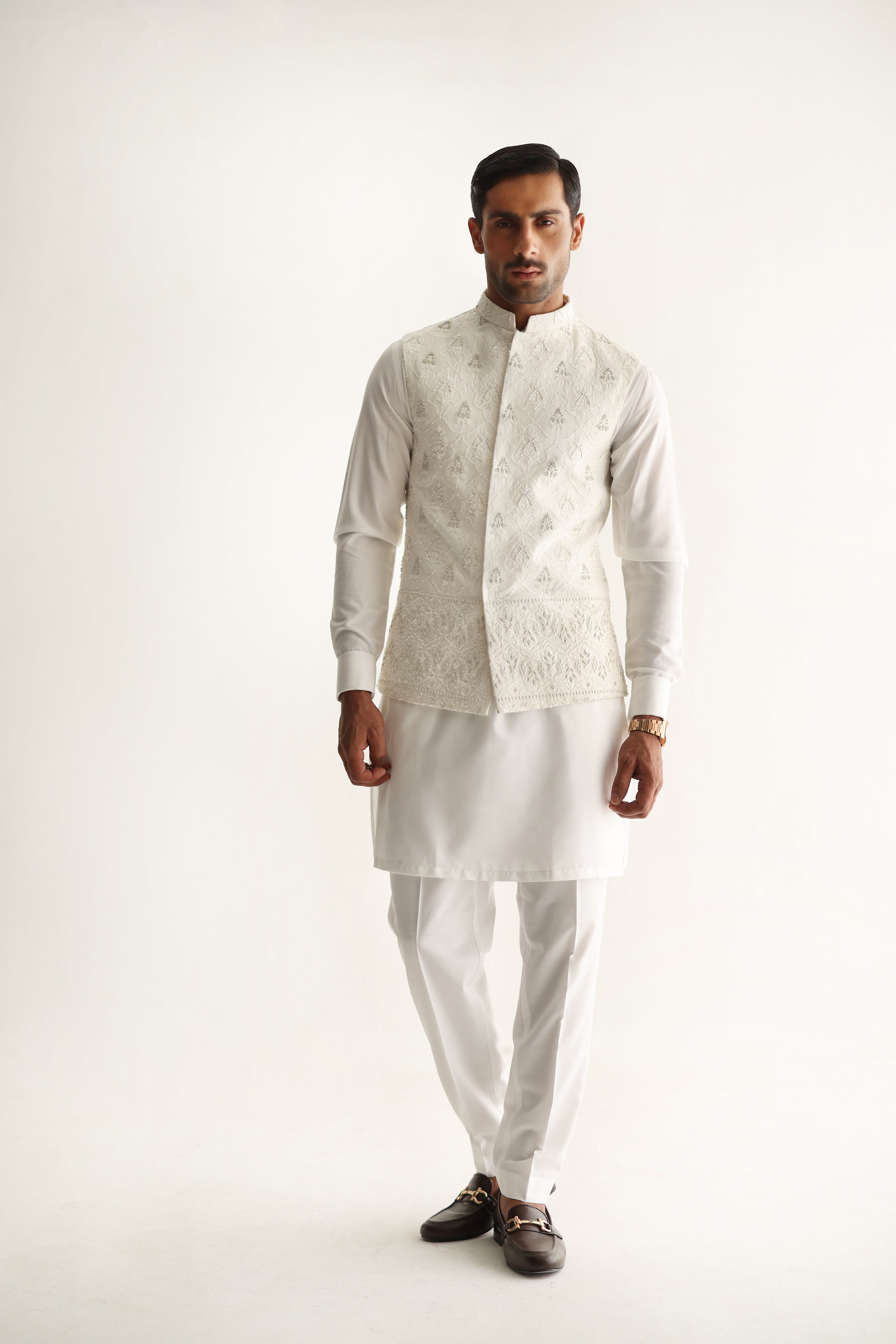 WHITE EMBOSSED DAMAN WAIST COAT Humayunalamgir