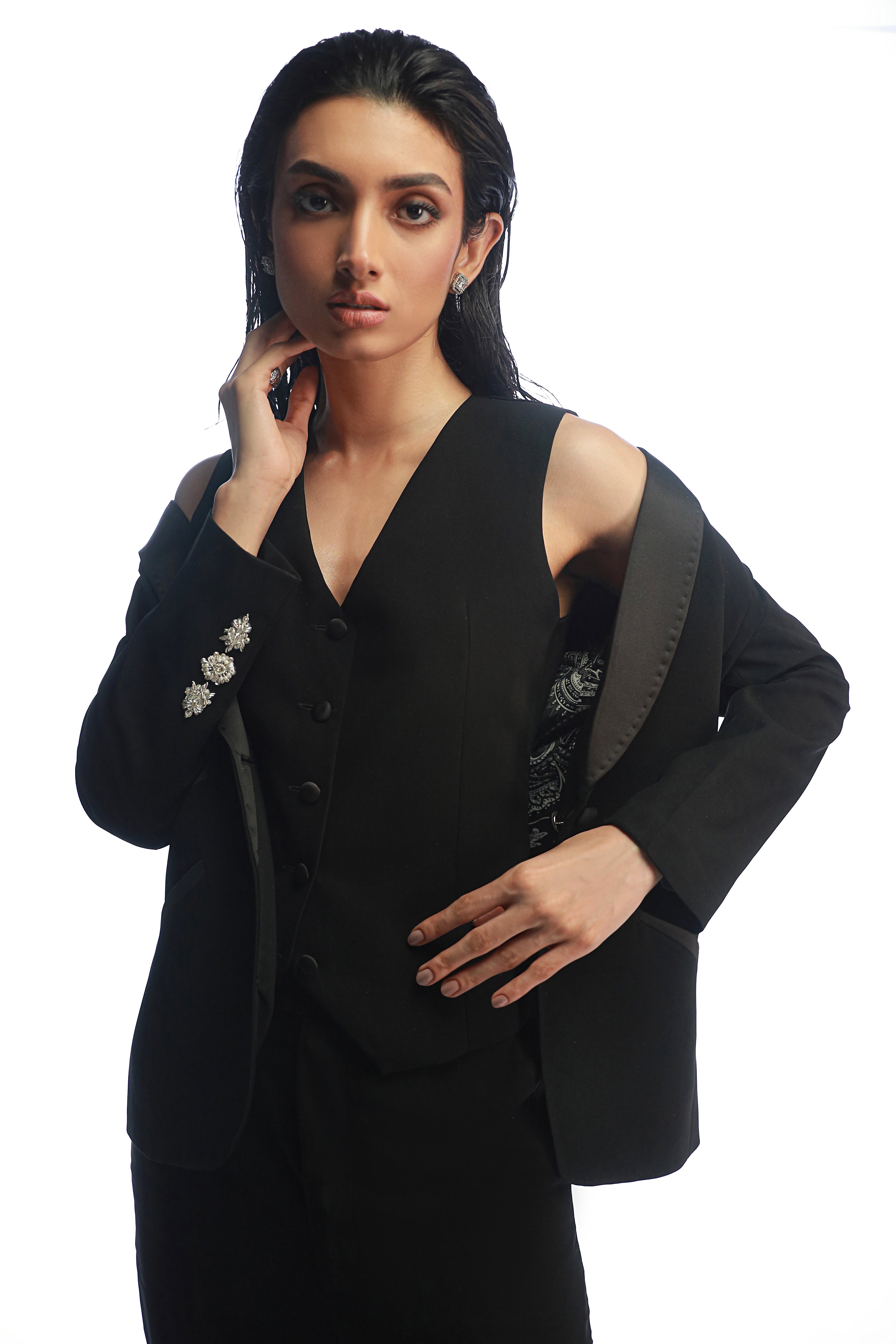 HER BLACK Clothing humyaunalamgir