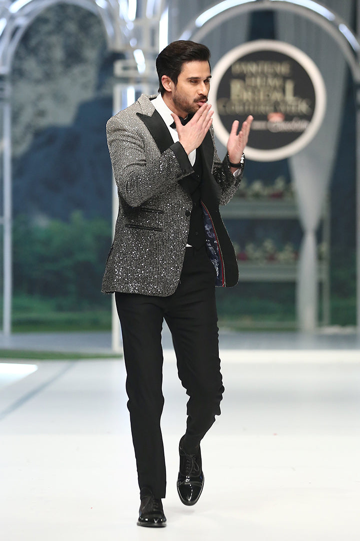 GREY & BLACK DYED SEQUENCE TUX RUNWAY humyaunalamgir