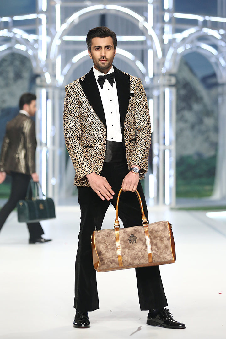 GOLDEN EMBOSSED WITH CUT DANA HANDWORK RUNWAY humyaunalamgir S