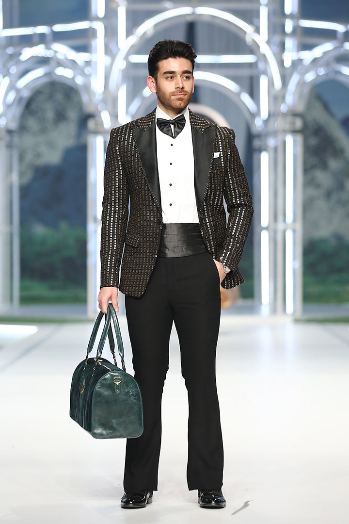 BLACK WITH GOLDEN SEQUENCE TUX RUNWAY humyaunalamgir S