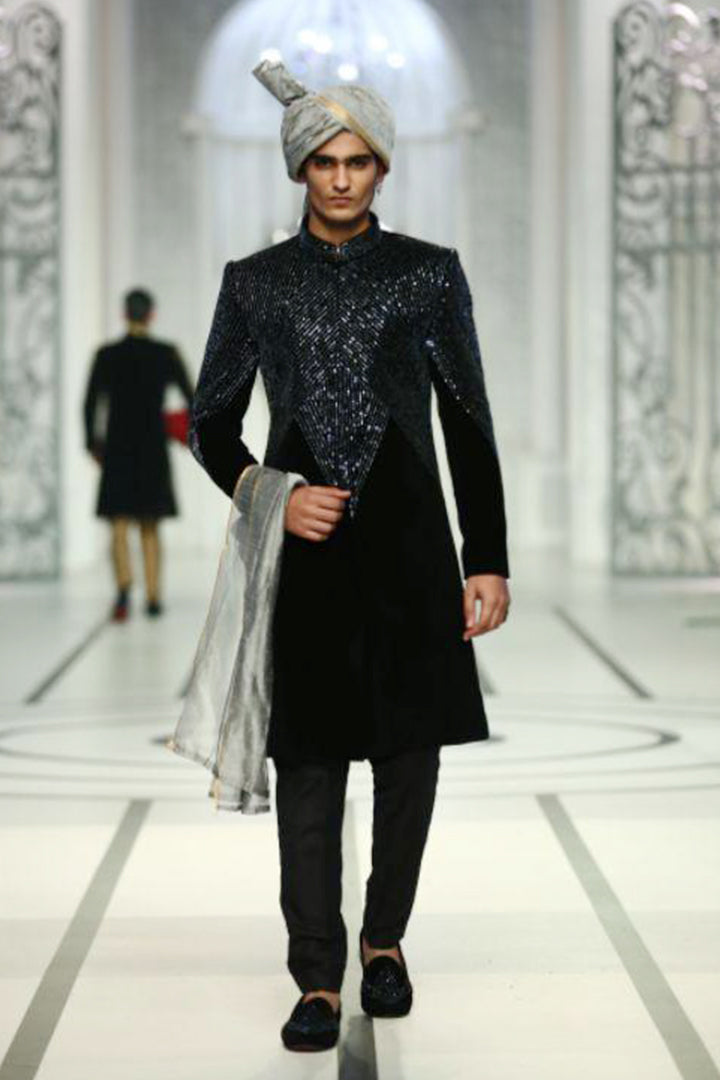 BLACK SHERWANI WITH SILVER ACCENTS RUNWAY humyaunalamgir S