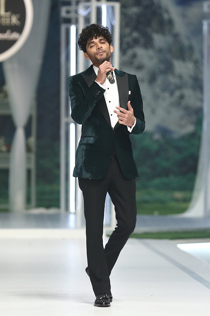 EMERALD GREEN VELVET TUX RUNWAY humyaunalamgir