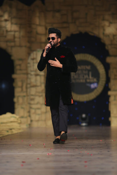 BLACK VELVET BEADS SHERWANI RUNWAY humyaunalamgir S
