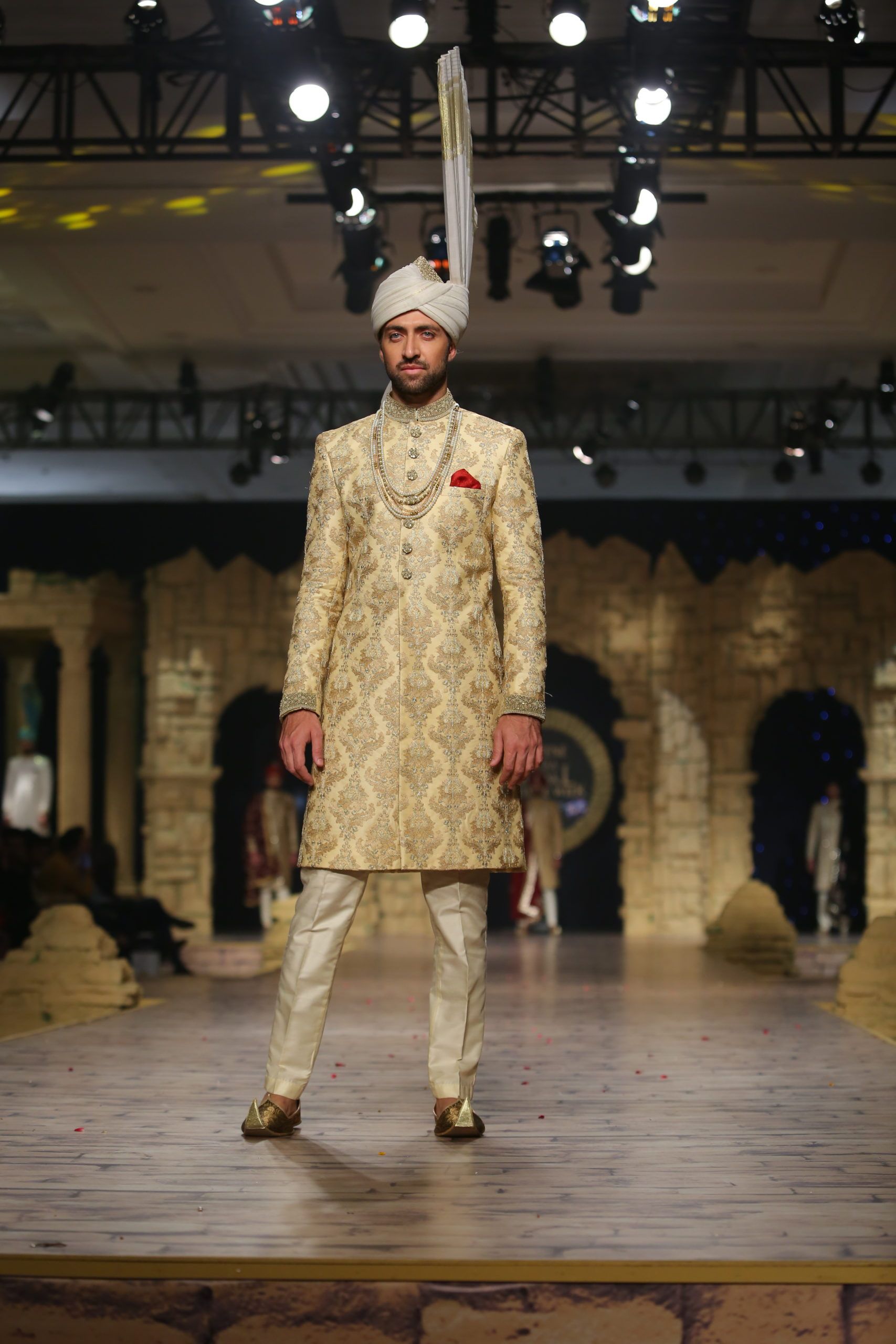 HA-NZ-015 RUNWAY humyaunalamgir S