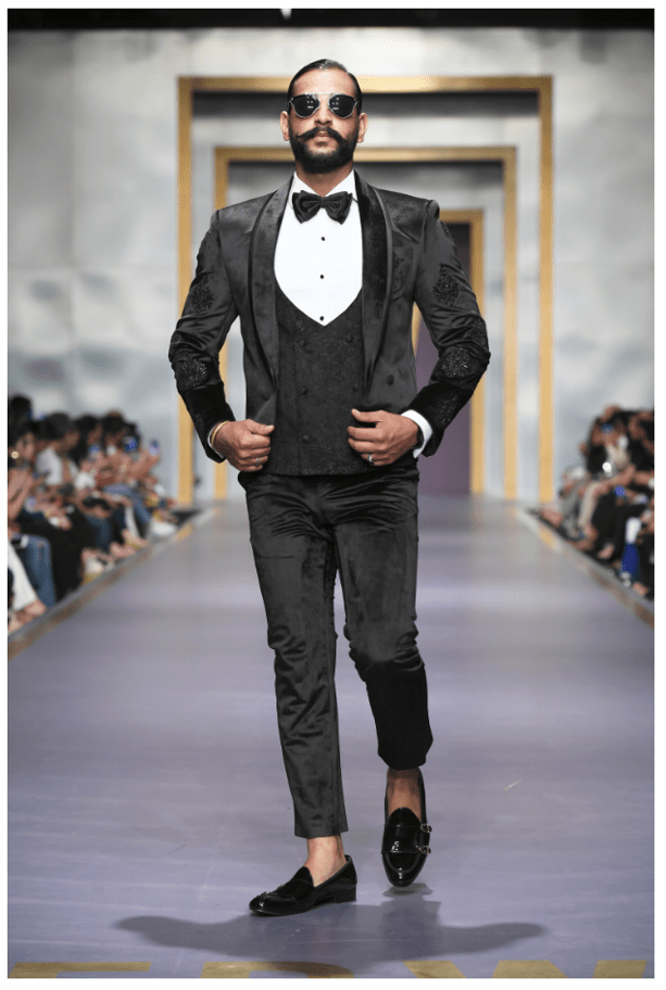 HA-FPW-19-17 RUNWAY humyaunalamgir